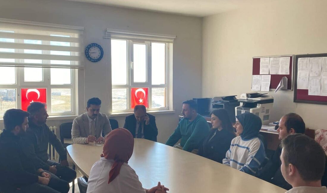 Adilcevaz İlçe Milli Eğitim Müdürü Emre Yılmaz ve Şube Müdürü