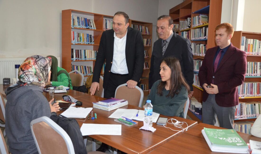 Tatvan Kaymakamı Dr. Remzi Demir, beraberindeki kurum amirleriyle birlikte Tatvan