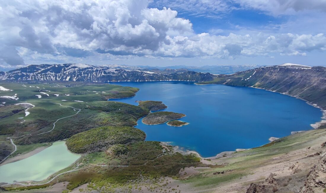 Bitlis’in Tatvan ilçesinde bulunan doğa harikası Nemrut Kalderası Tabiat Anıtı