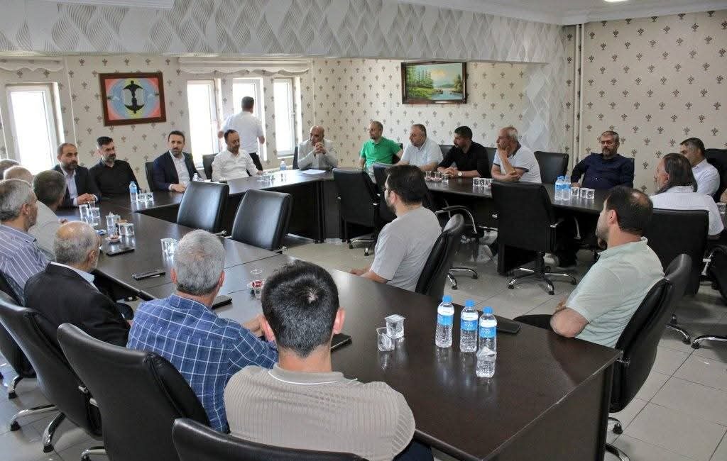 Milletvekili Bedirhanoğlu, Tatvan’da STK temsilcileriyle buluştu AK Parti Bitlis Milletvekili Turan Bedirhanoğlu, Tatvan’da sivil toplum kuruluşlarının
