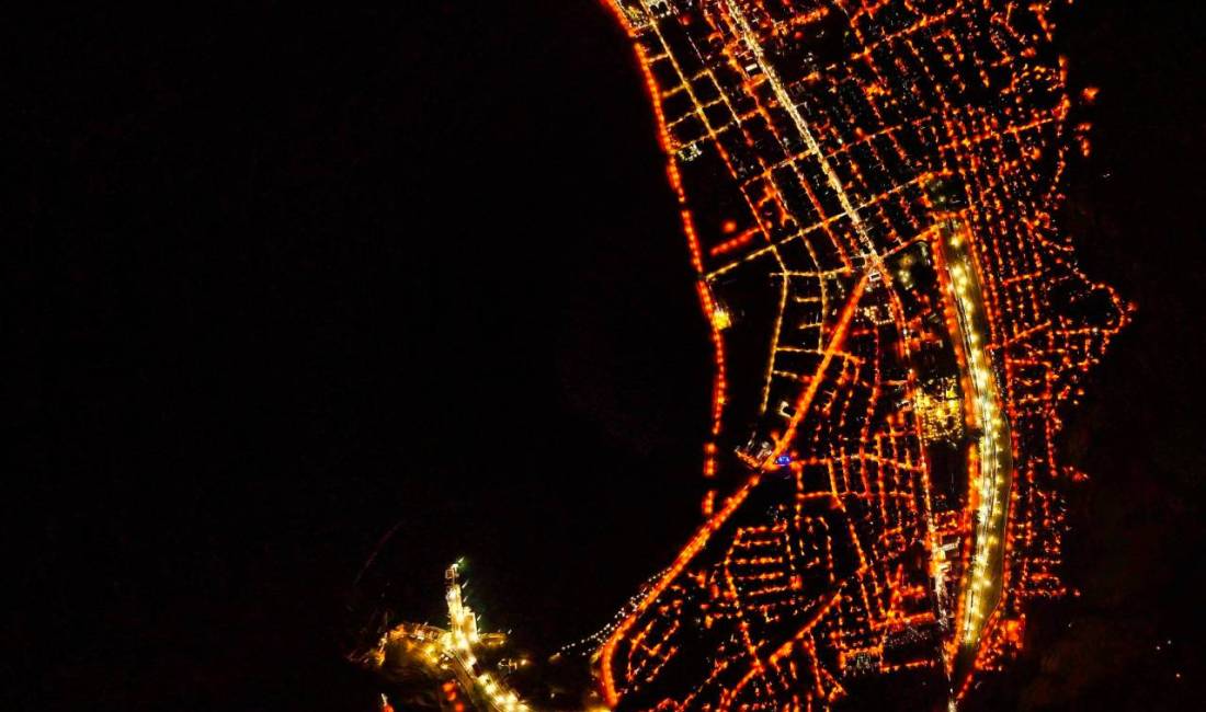 Bitlis’in Tatvan ilçesi, hava aracından çekilen etkileyici bir fotoğrafla gece