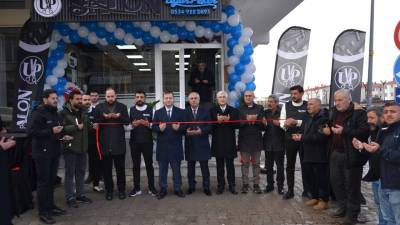 Bitlis’in Tatvan ilçesinde yeni adresinde hizmete giren “Salon Uğur Peker”