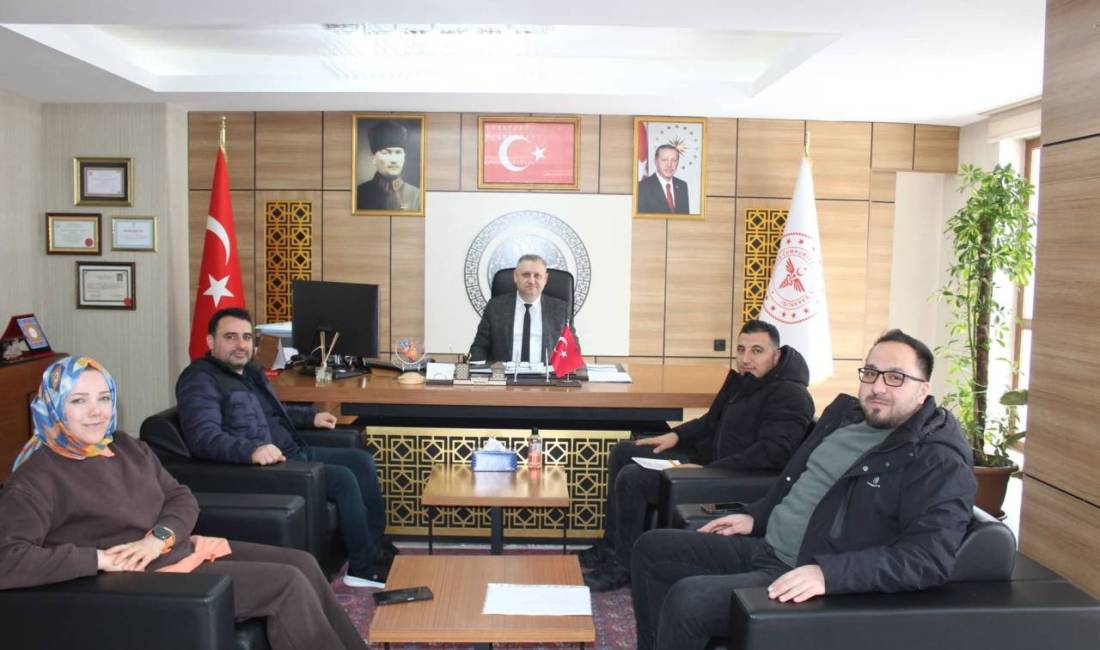 BİGACEM’den İl Sağlık Müdürü Ergene’ye ziyaret Bitlis Gazeteciler Cemiyeti Başkanı Hakan Okay yönetim kurulu üyeleri ile