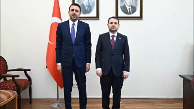 Milletvekili Bedirhanoğlu’ndan Bakan Gürlek’e “hayırlı olsun” ziyareti AK Parti Bitlis Milletvekili Turan Bedirhanoğlu, Adalet Bakanlığı görevine atanan