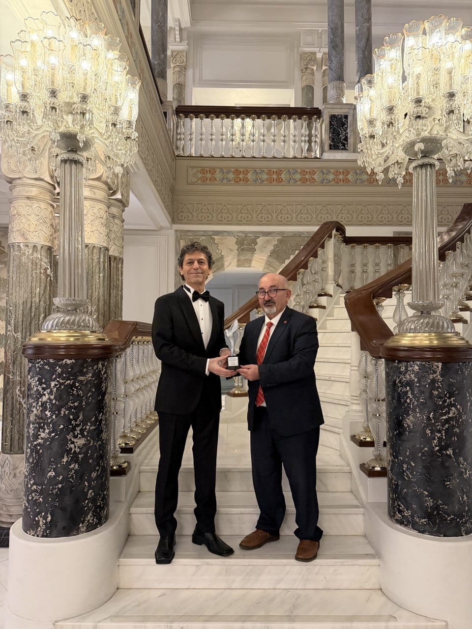 Akif Manaf’a Bir Barış Ödülü Daha: Dünyaca Ünlü Yazar Egeyön Barış Ödülünü Aldı International Peace Prize ödüllü, dünyaca ünlü yazar, Nobel Barış Ödülü