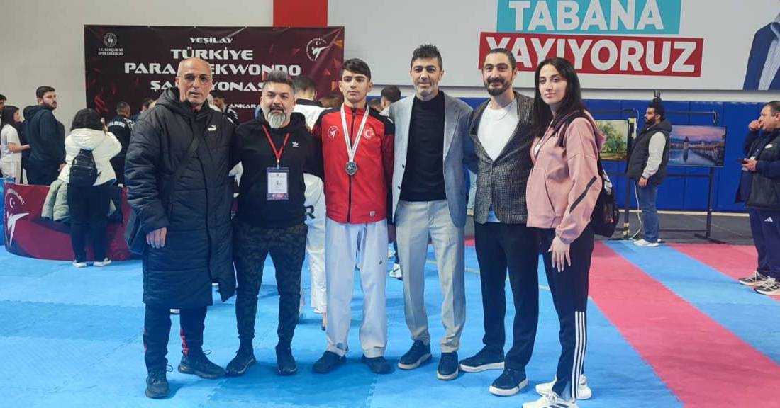 Tatvanlı Hamza Tarhan Türkiye Para Taekwondo Şampiyonası’nda ikinci oldu Ankara’nın Keçiören ilçesinde bulunan Taha Akgül Spor Salonu’nda düzenlenen Türkiye