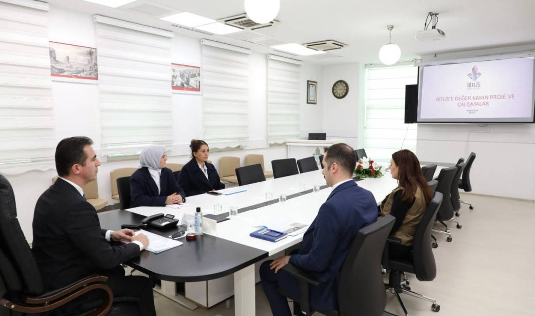 Bitlis’in geleceğini şekillendirecek yatırımlar ele alındı Bitlis’te kentin gelişimine katkı sağlayacak önemli proje ve yatırımlar, Bitlis