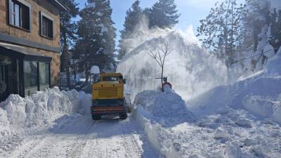 Bitlis Belediyesi, kent genelinde etkili olan kar yağışının ardından kar