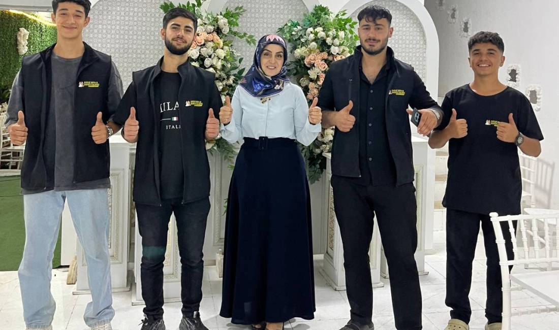 Bitlisli Girişimci Şazime Hancı’nın Başarı Hikâyesi Kadınlara İlham Oluyor Bitlisli girişimci ve sanatçı Şazime Hancı’nın başarı hikâyesi dikkat çekiyor.