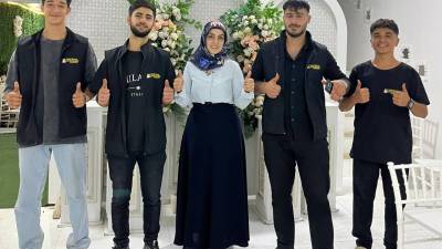 Bitlisli girişimci ve sanatçı Şazime Hancı’nın başarı hikâyesi dikkat çekiyor.