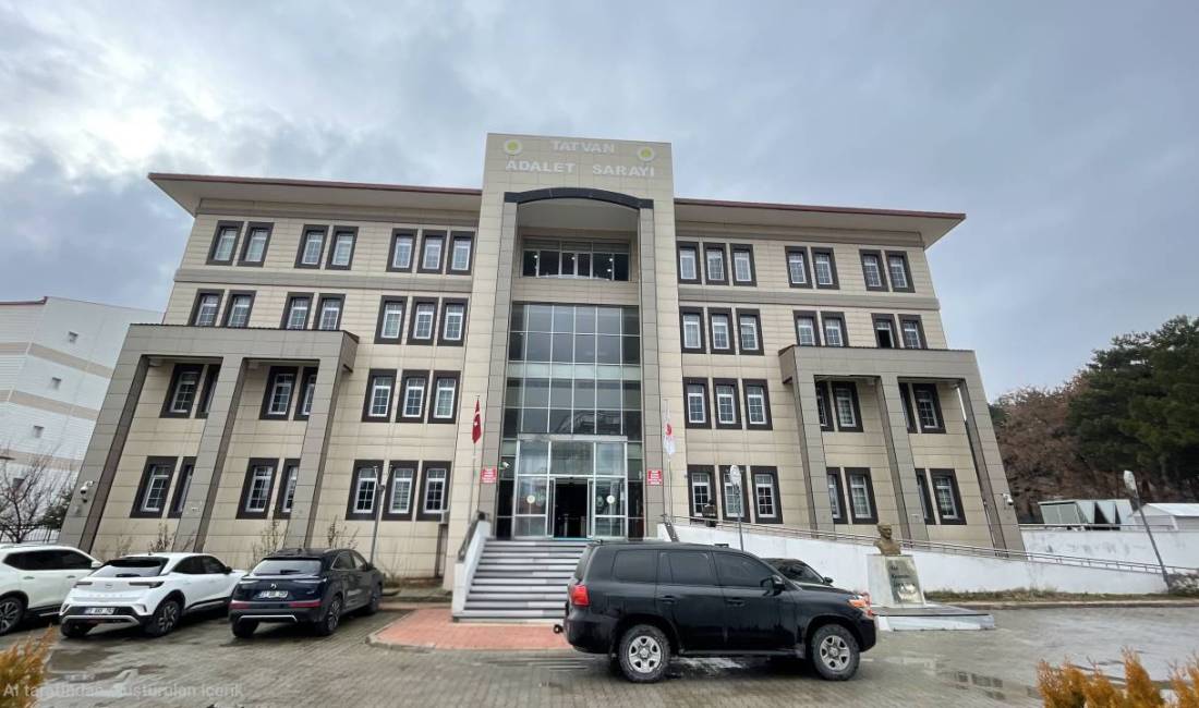 Bitlis’in Tatvan ilçesinde 7 farklı kuyumcuda sahte altın bozdurdukları belirlenen