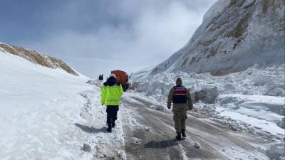 Bitlis’in Ahlat–Malazgirt Yolu’nun 14. kilometresinde çığ düşmesi meydana geldi. Alınan