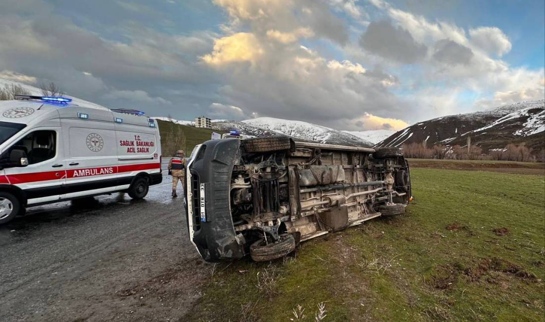 Bitlis’in Tatvan ilçesinde meydana gelen tek taraflı trafik kazasında 10