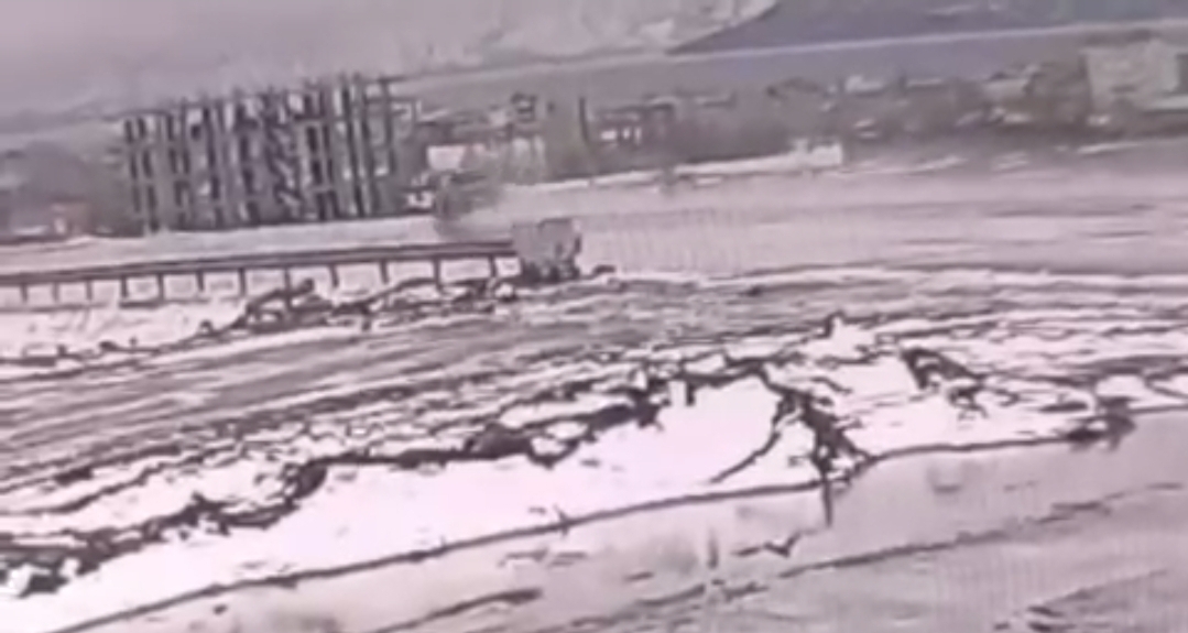 Tatvan’da otomobil takla attı: Sürücü yaralandı Bitlis’in Tatvan ilçesinde sürücüsünün direksiyon hakimiyetini kaybettiği otomobilin takla atması