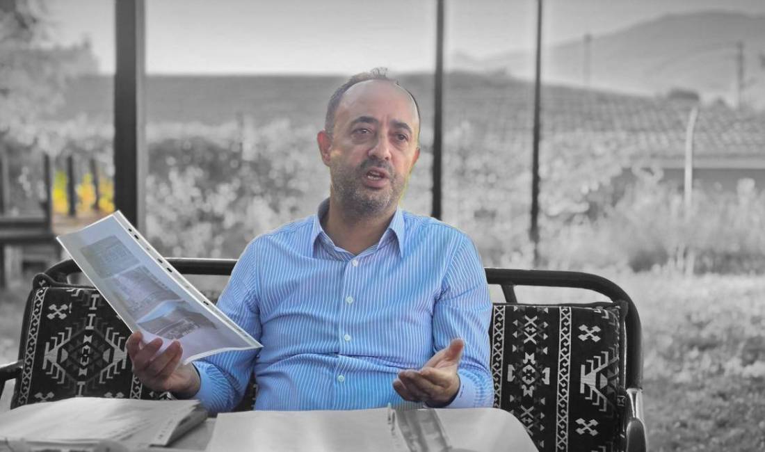 AK Parti Tatvan İlçe Başkanı Ayaz: “Tatvan belediyecilikte sınıfta kaldı” AK Parti Tatvan İlçe Başkanı Erhan Ayaz, düzenlediği basın toplantısında