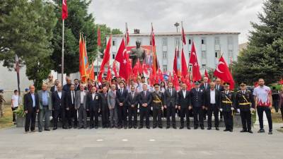 Bitlis’in Tatvan ilçesinde 30 Ağustos Zafer Bayramı’nın 104. yıl dönümü
