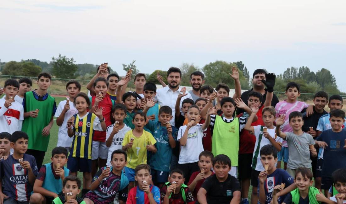 Bitlis’in Adilcevaz ilçesinde Belediye Başkanı Av. Abdullah Akbaba, şehir stadında