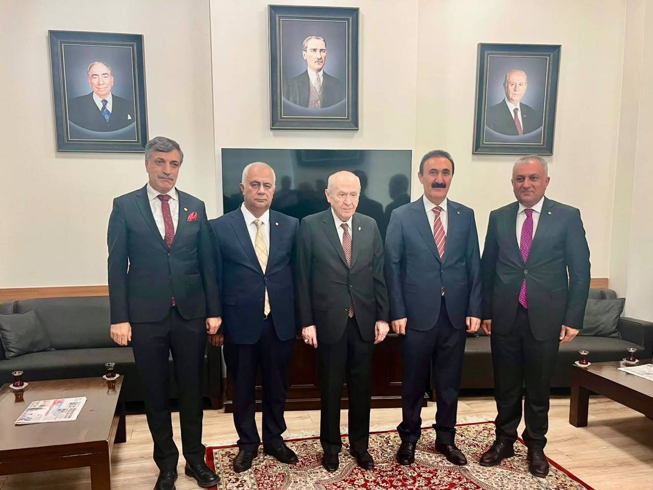 Van TB Başkanı Süer’den Bahçeli’ye teşekkür ve bölge için yatırım talebi Van Ticaret Borsası Yönetim Kurulu Başkanı Nayif Süer, beraberindeki bölge
