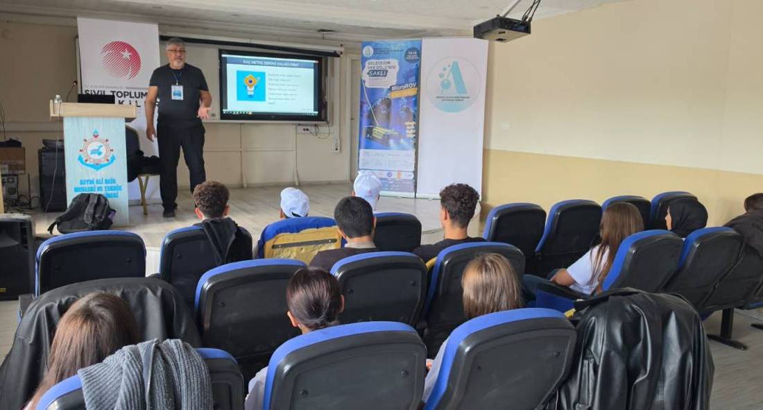 Van Gölü’nün gizemlerini keşfedecek gençlerin su altı yolculuğu başladı Bitlis’in Tatvan ilçesinde, gençlerin su altı teknolojileri ve robotik sistemler