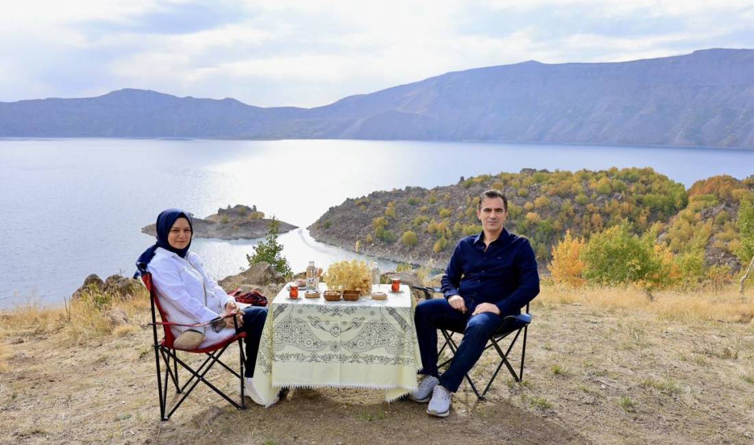 Vali Karakaya’dan “Nemrut Kalderası” paylaşımı Bitlis Valisi Ahmet Karakaya, Nemrut Kalderası Milli Parkı’nı Türk edebiyatının