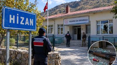 Bitlis’in Hizan ilçesine bağlı Kalkanlı köyündeki ilk ve ortaokula, aynı