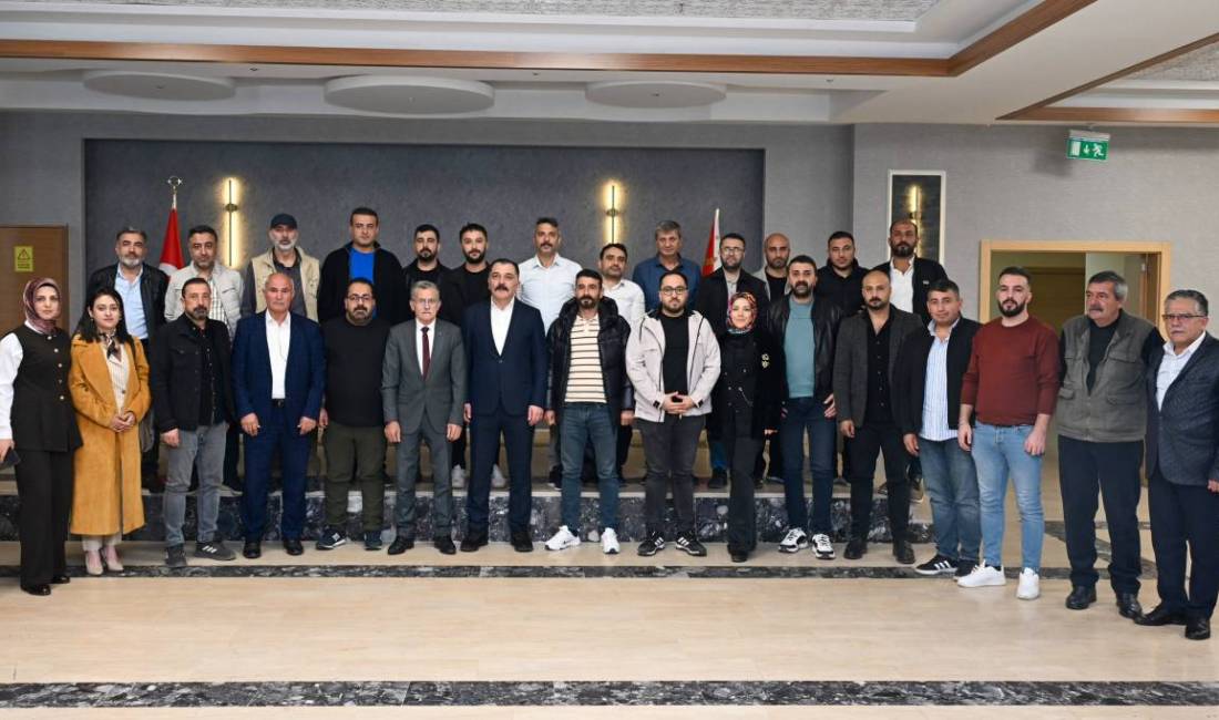İl Emniyet Müdürü Ataman, gazetecilerle bir araya geldi Bitlis İl Emniyet Müdürü Hikmet Ataman, göreve başlamasının ardından il